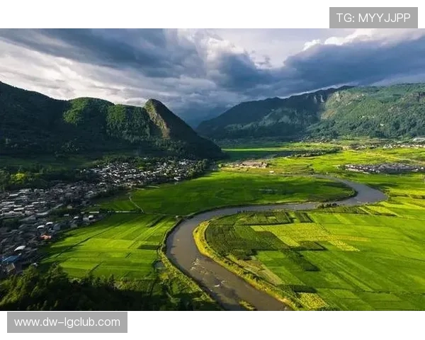 地球转场足球引领全球绿色运动新潮流共筑未来体育生态愿景 地球转场足球引领全球绿色运动新潮流共筑未来体育生态愿景